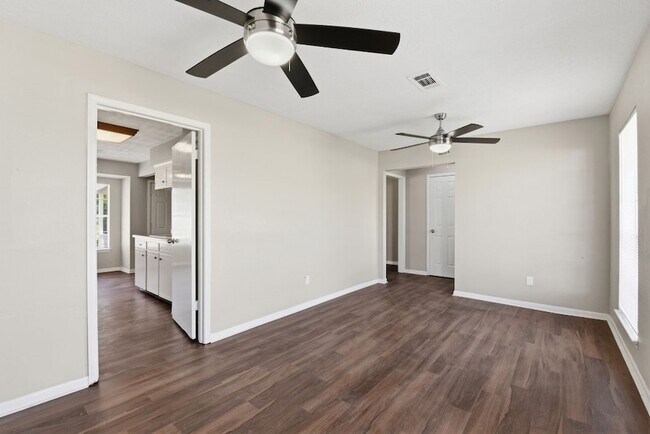 Building Photo - 3120 Royal St