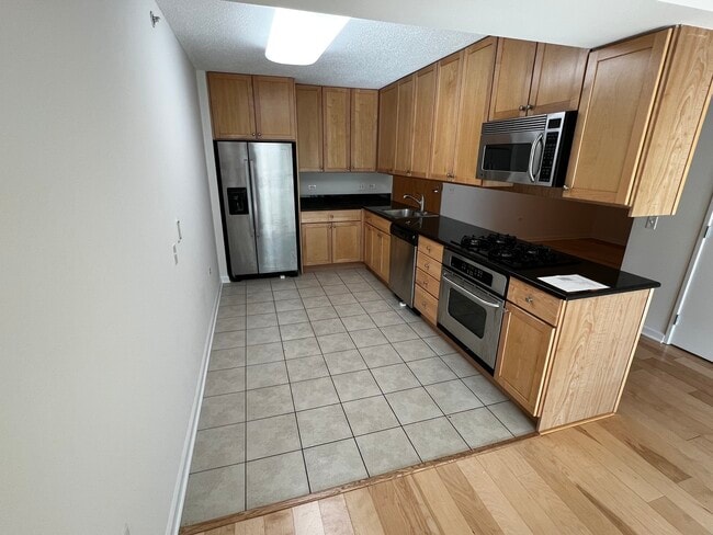 Building Photo - 9655 Woods Dr