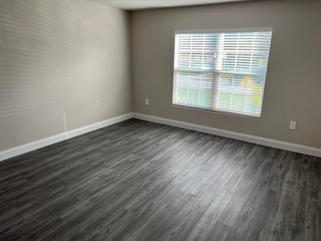 Building Photo - 850 San Filippo Dr SE