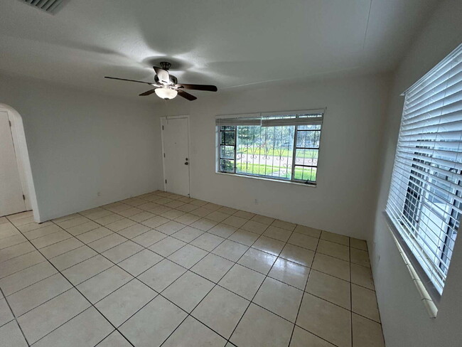Building Photo - "Charming 3-Bedroom Home in St. Petersburg...