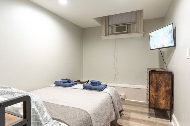 Building Photo - 1601 W Cary St