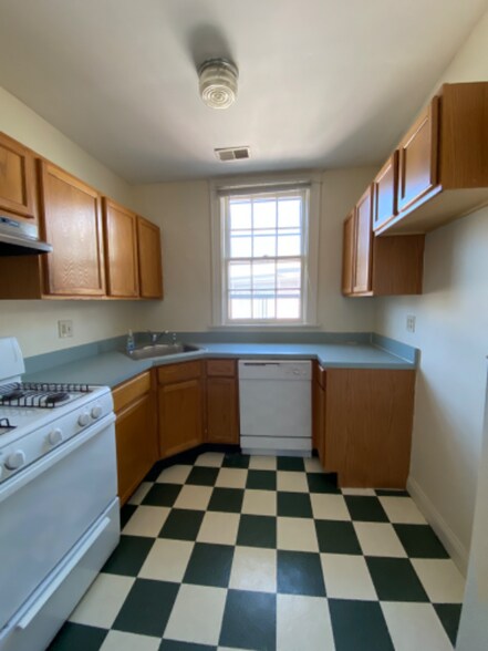 Building Photo - 6401 Alamo Ave