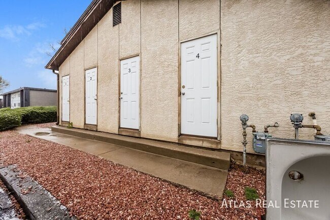 Building Photo - 1809 Eagle View Dr