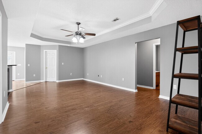 Building Photo - 203 8th Ave