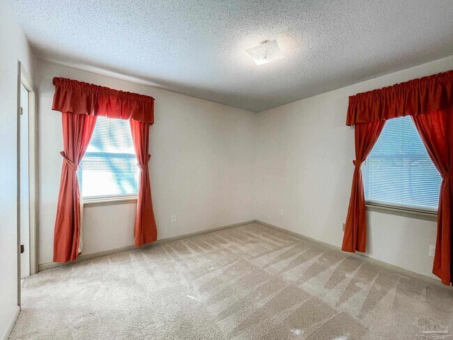 Building Photo - 5527 Sunburst Ln