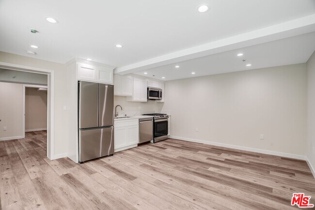 Building Photo - 1470 Rexford Dr