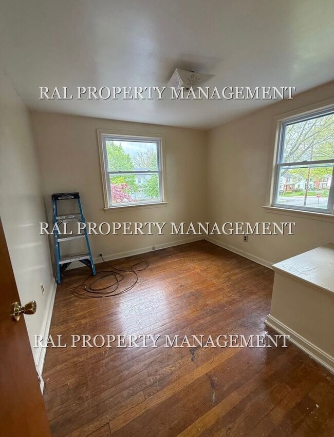 Building Photo - 3bd Single Section 8 *1/2 OFF SECURITY DEPOSIT SPECIAL*