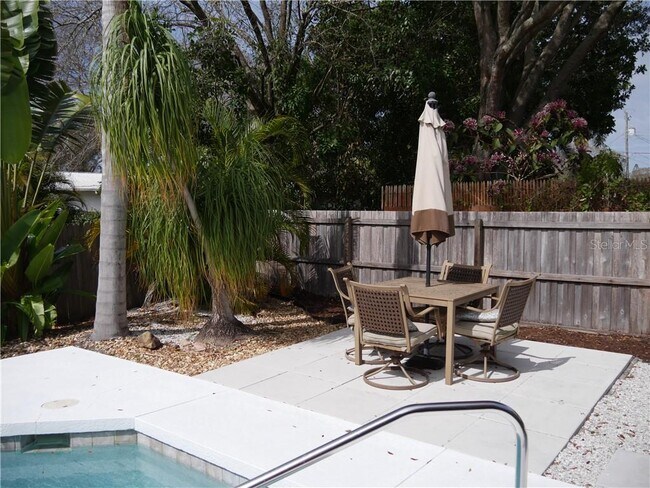 Building Photo - 3026 Vinson Ave