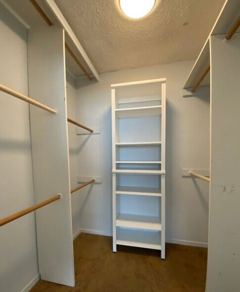 Walk-in closet - 1025 N Kings Rd