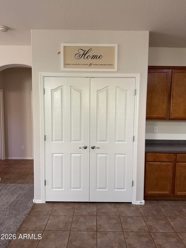 Building Photo - 2667 E Canyon Creek Dr