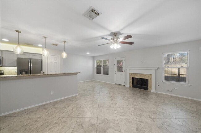 Building Photo - 131 N Villa Oaks Dr