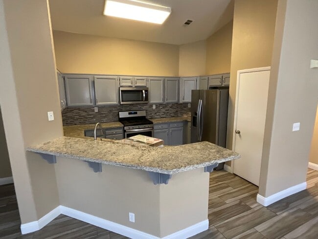 Building Photo - Single story 4br, 2bth, 2cg