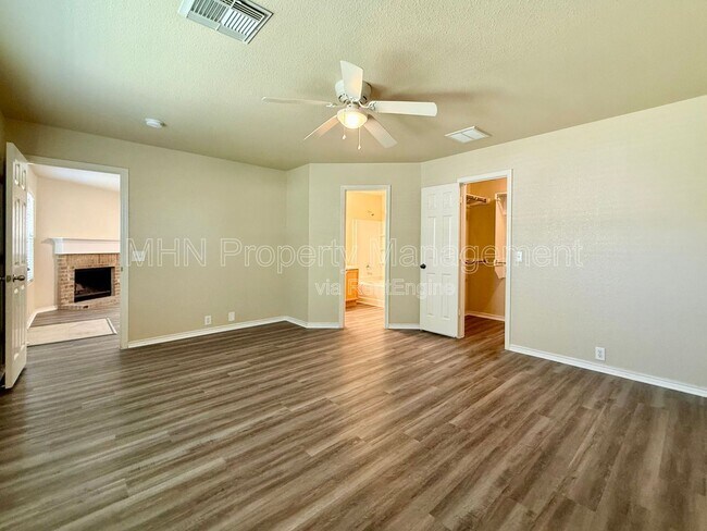 Building Photo - 9011 Timber Hunt