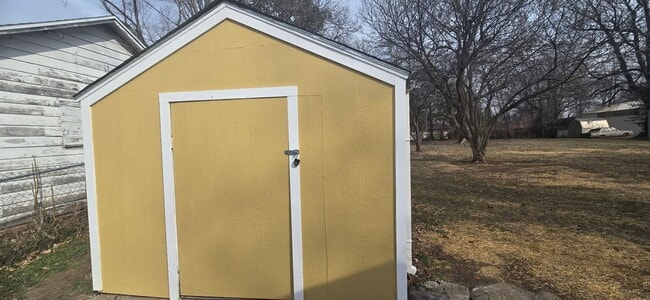 Building Photo - 2 Bed / 1 Bath + Bonus Room – SE Springfield/Galloway