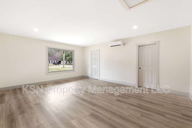 Building Photo - 106 Laurel Oaks