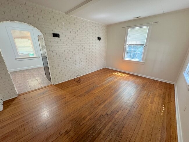 Building Photo - Charming Two-Bedroom Single Family Home with Detached Garage