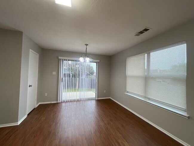 Building Photo - This beautiful Corner lot home ! 4 bedroom 2 bath in Mansfield ISD