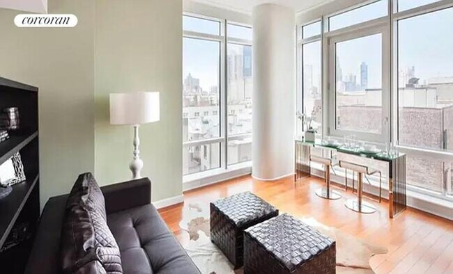 Primary Photo - 306 W 48th St