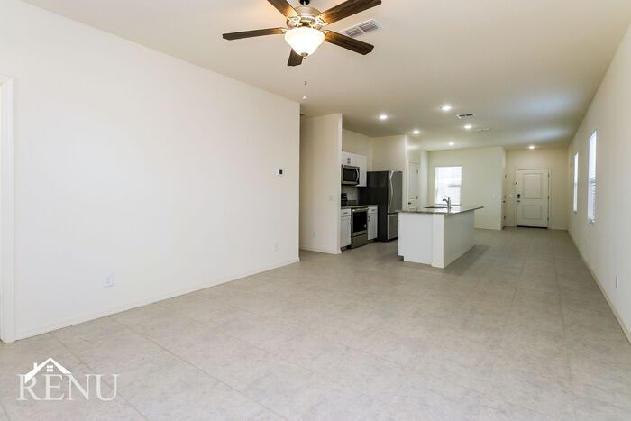 Building Photo - 35480 W San Capistrano Ave