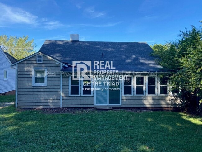 Building Photo - 1223 Ebert St