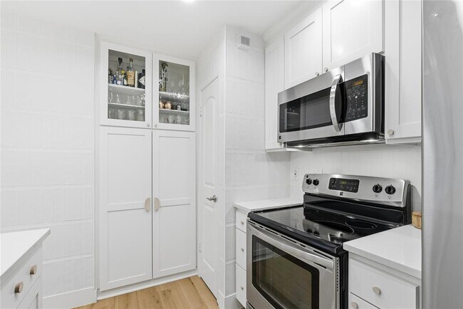 Building Photo - 1501 Barton Springs Rd