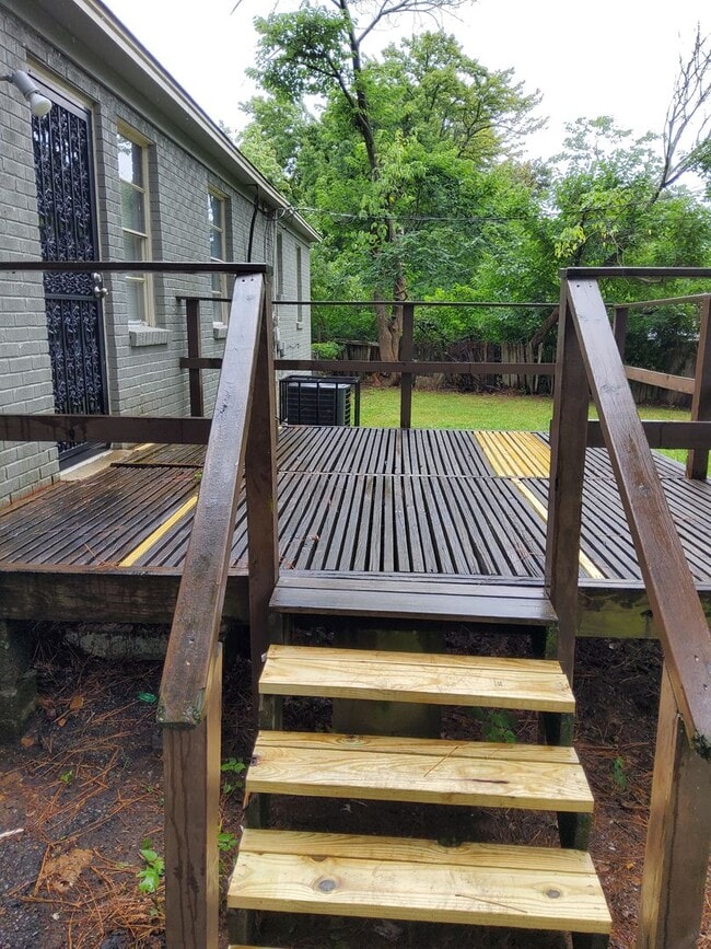 Building Photo - 264 E Holmes Rd