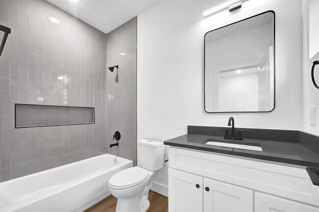 Building Photo - 7825 Colonial Ln