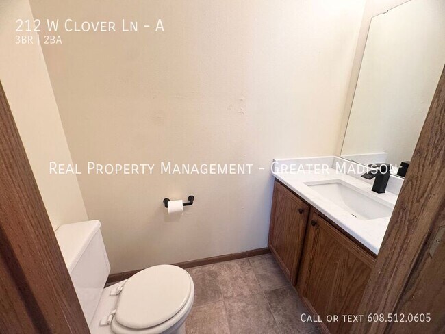 Building Photo - 212 W Clover Ln