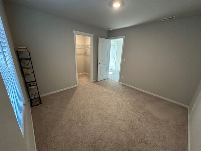 Building Photo - RENTAL! Spacious 6-Bedroom Home Near JBLM – Built in 2025