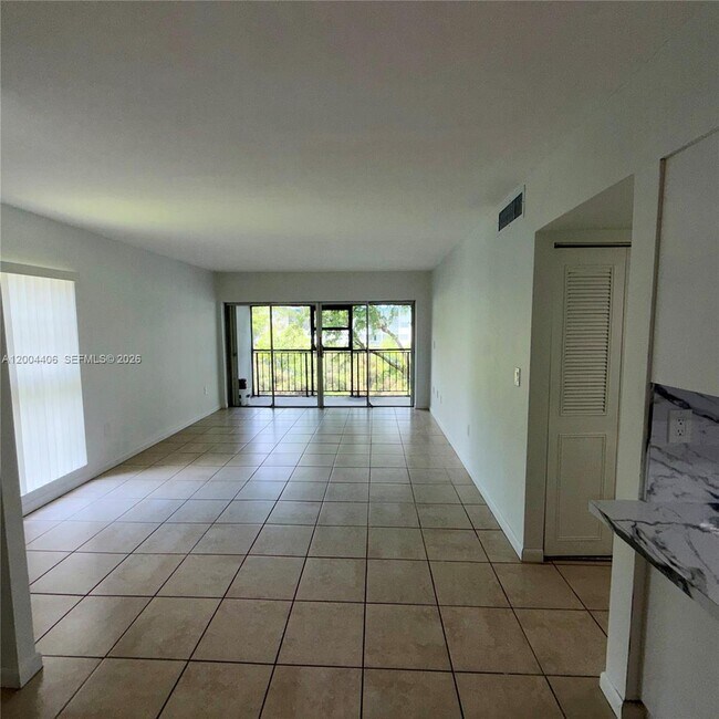 Building Photo - 8775 Park Blvd