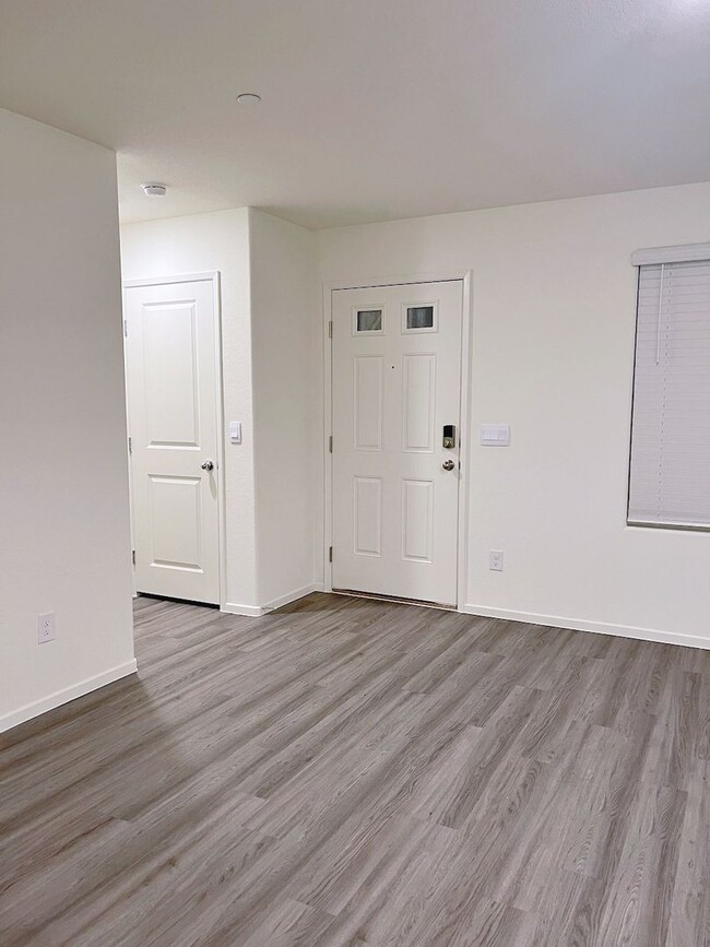 Building Photo - Smart Home, brand new, amazing townhome, 3...