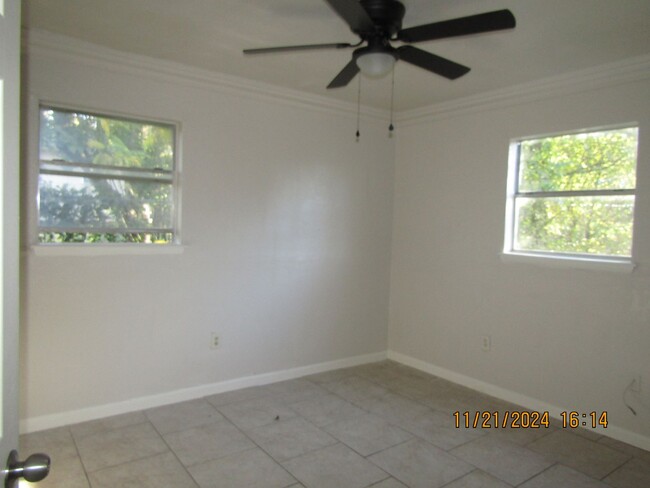 Building Photo - 5 Bedrooms. Newly renovated! $200 off firs...