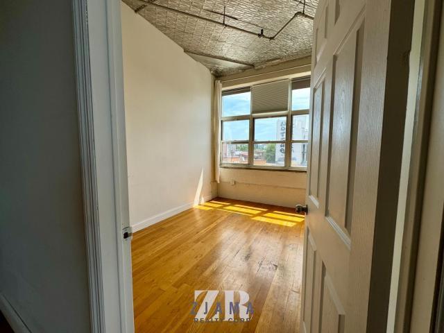 Building Photo - 2 bedroom in Brooklyn NY 11237