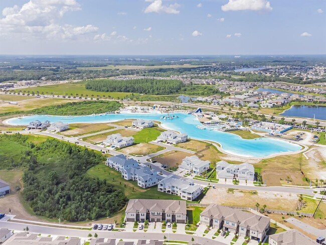 Building Photo - 7323 Pool Compass Loop