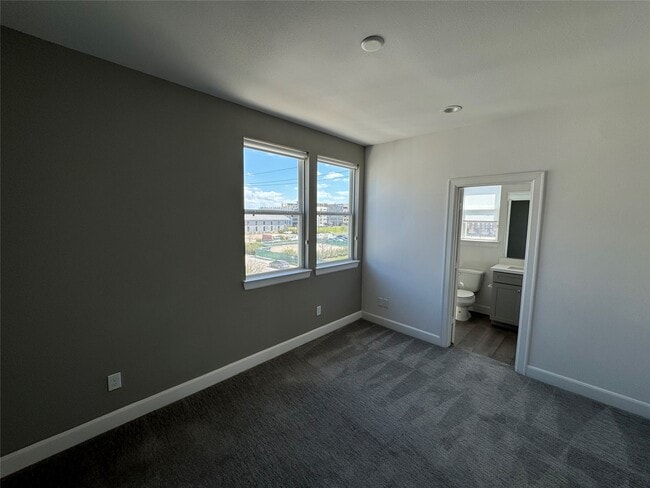 Building Photo - 304 Jensen Dr