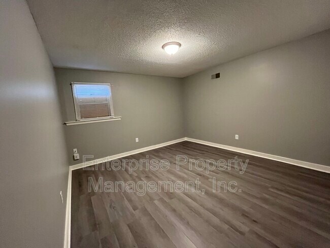 Building Photo - 1353 Garden Rd