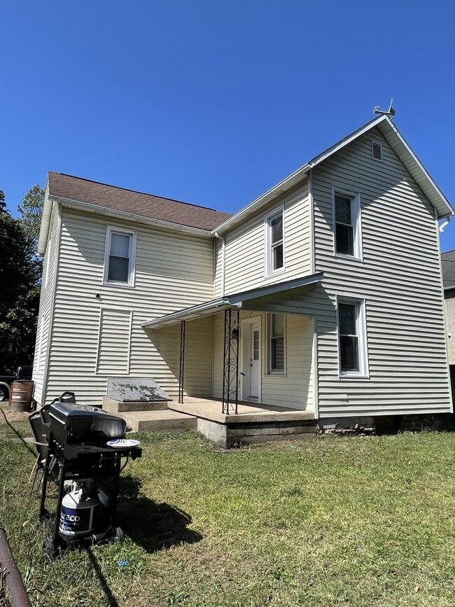 Building Photo - 500 6th Ave