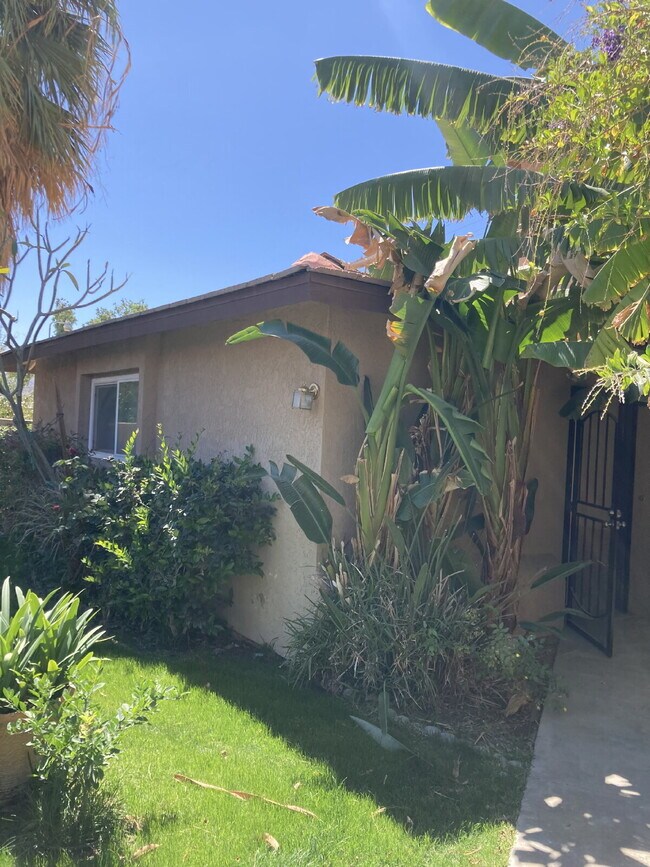 Building Photo - Spacious 2-Br Oasis with Pool in Cathedral City