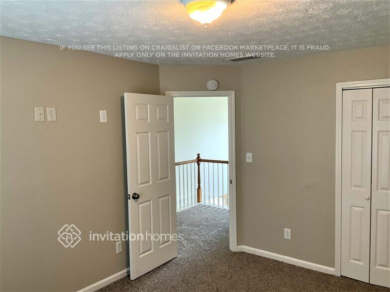 Building Photo - 1418 Fall River Dr