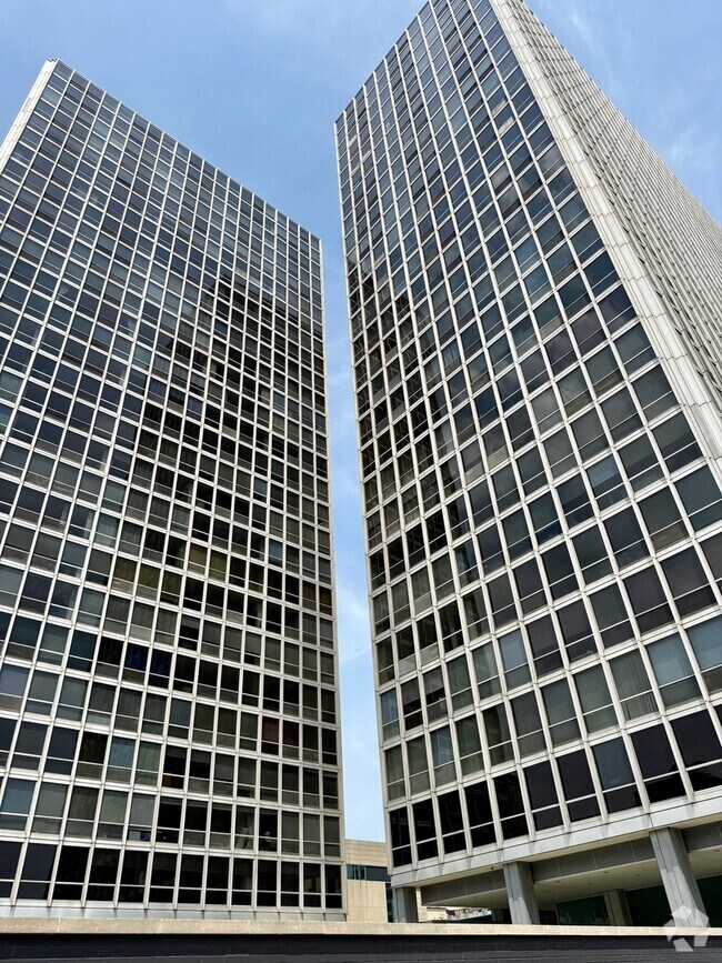 Building Photo - 340 W Diversey Pkwy