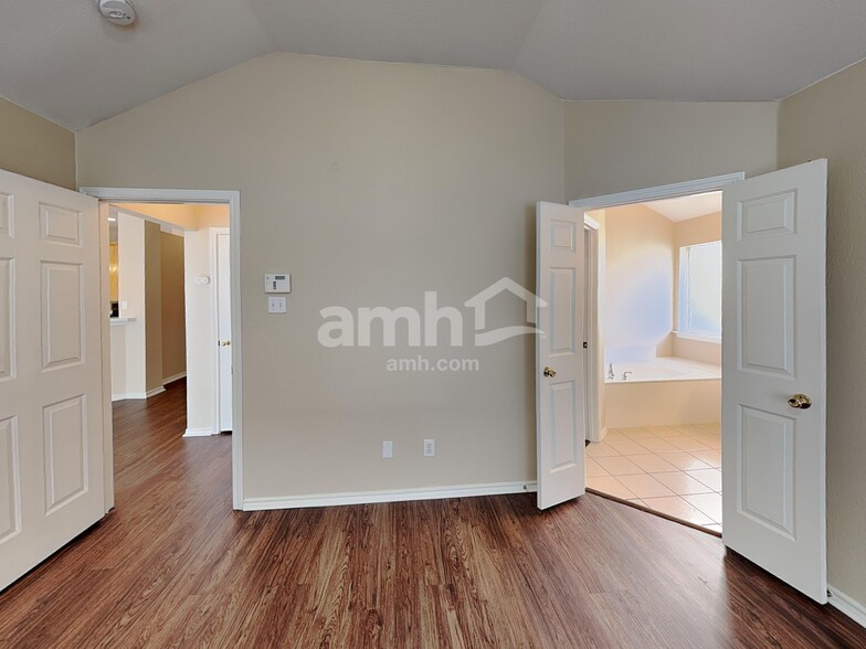 Building Photo - 909 Remington Dr