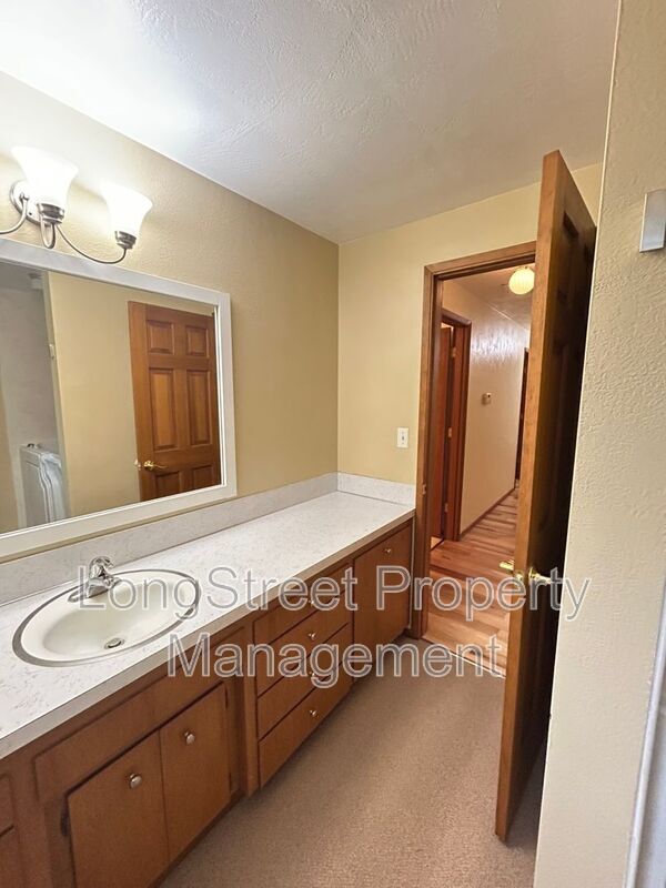 Building Photo - 3325 NW Circle Blvd