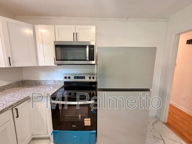 Building Photo - 1805 Carousel Cir