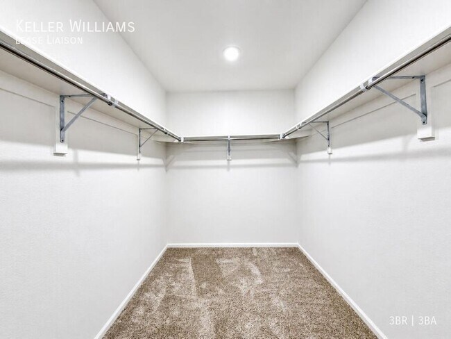 Building Photo - 915 Alpine Aven