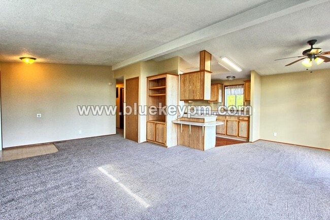 Building Photo - 2 Bed, 2 Bath Home with View of MT. Hood in Oregon City