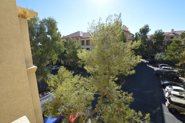 Building Photo - 260 E Flamingo Rd