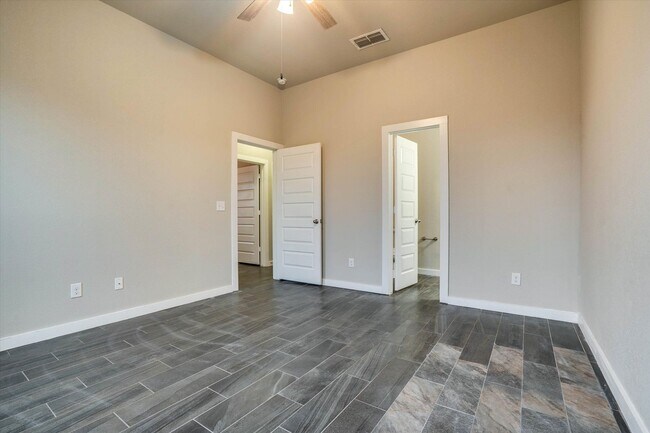 Building Photo - 130 Hidden Springs Dr