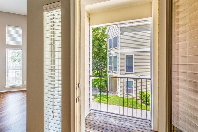 Building Photo - 1247 W 17th St