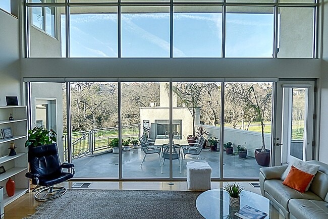 Building Photo - 108 Lost Oak Ct