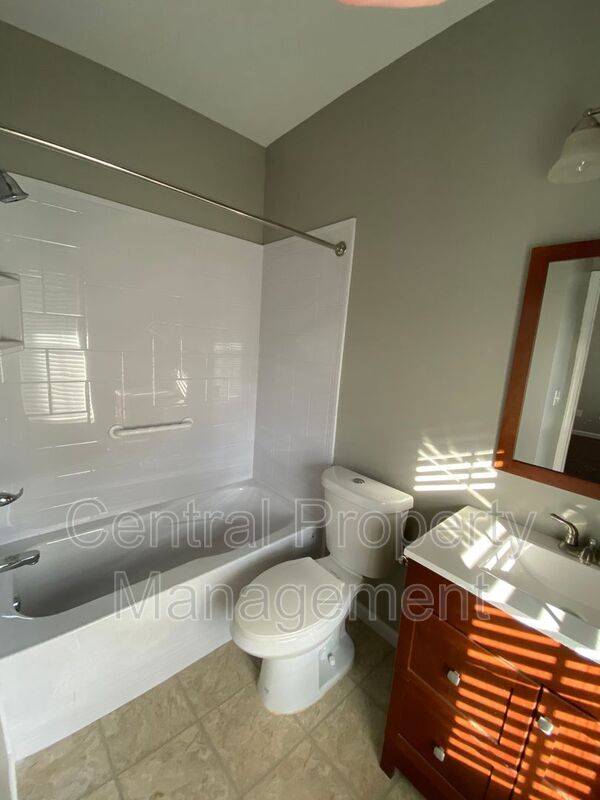 Building Photo - 17 Annacey Pl